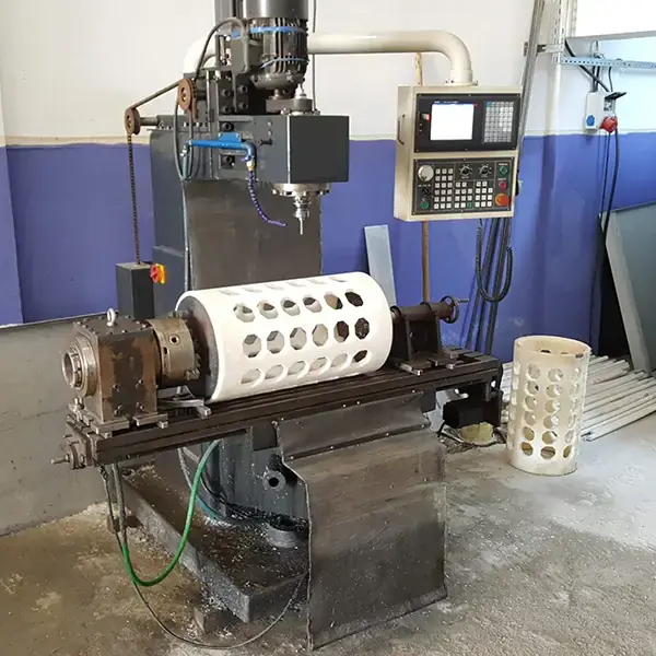 CNC frezede delikli silindir işleme
